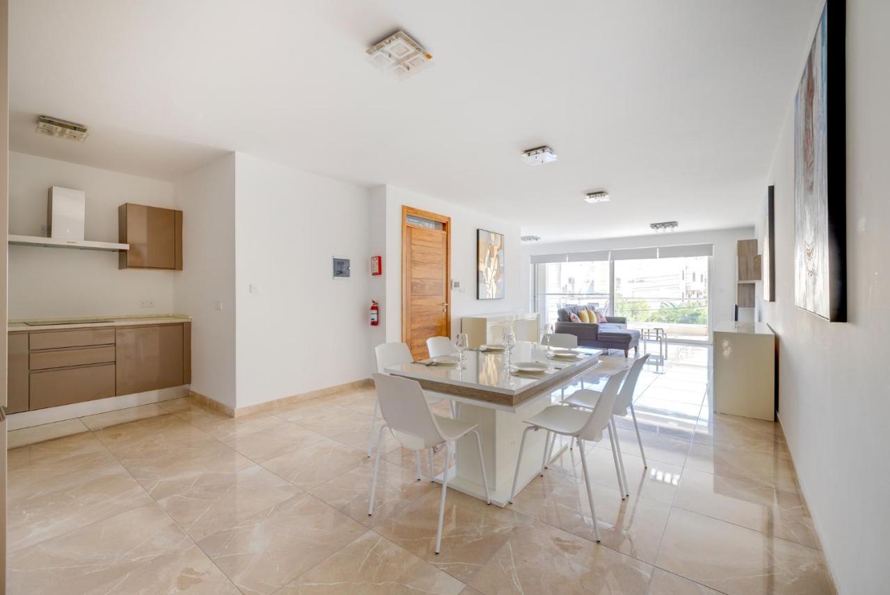 Marvellous 3Br Apartment In Central St Julians San Ġiljan Extérieur photo