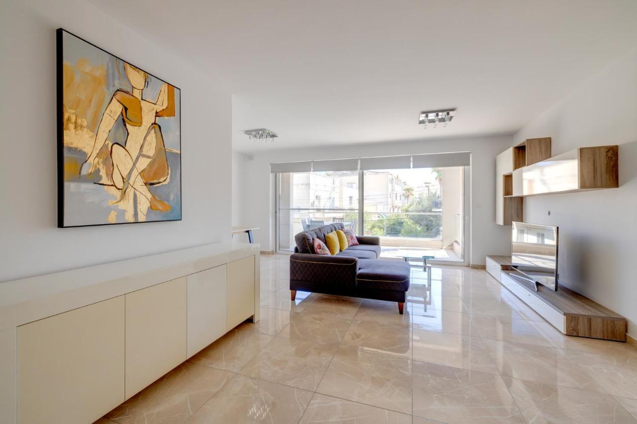 Marvellous 3Br Apartment In Central St Julians San Ġiljan Extérieur photo