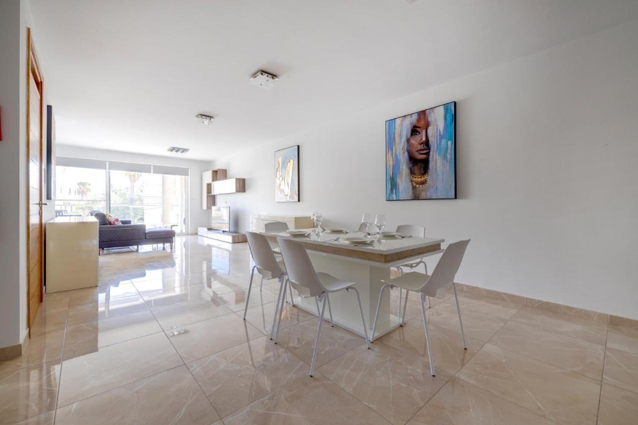 Marvellous 3Br Apartment In Central St Julians San Ġiljan Extérieur photo