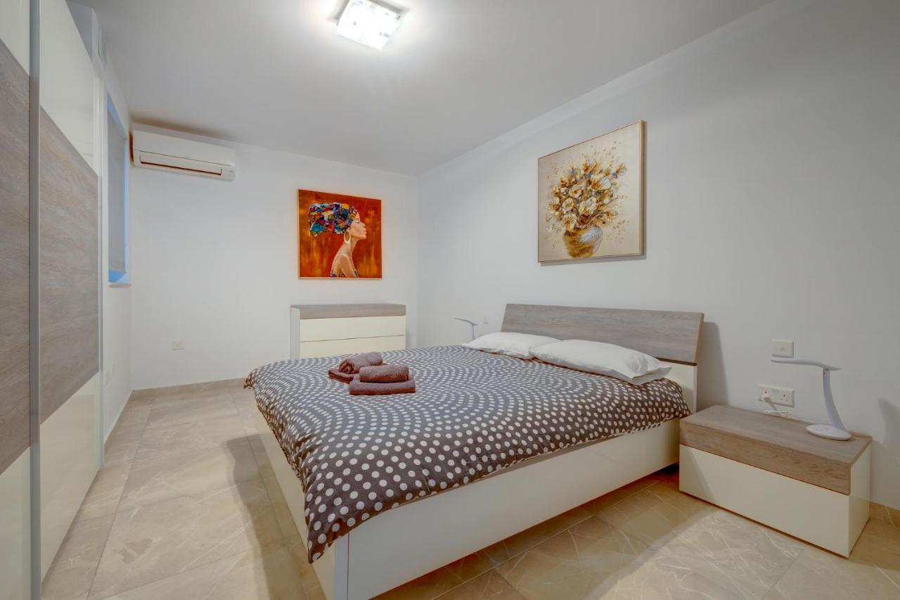 Marvellous 3Br Apartment In Central St Julians San Ġiljan Extérieur photo