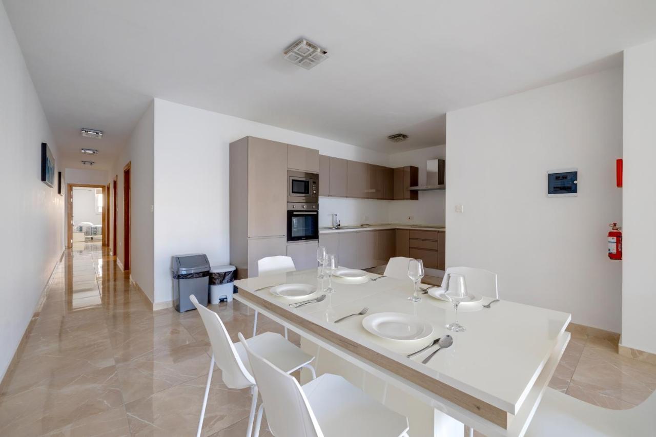 Marvellous 3Br Apartment In Central St Julians San Ġiljan Extérieur photo