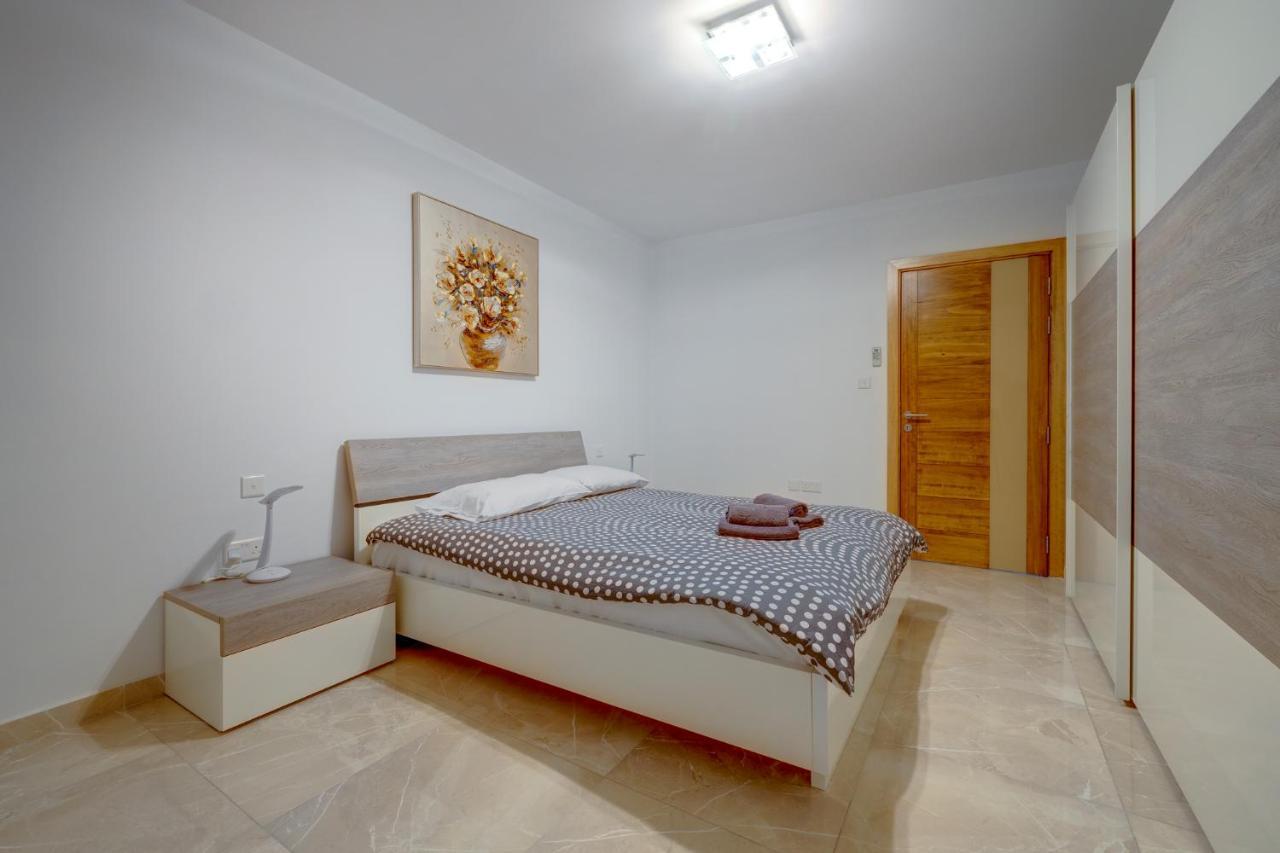 Marvellous 3Br Apartment In Central St Julians San Ġiljan Extérieur photo