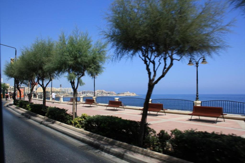 Marvellous 3Br Apartment In Central St Julians San Ġiljan Extérieur photo