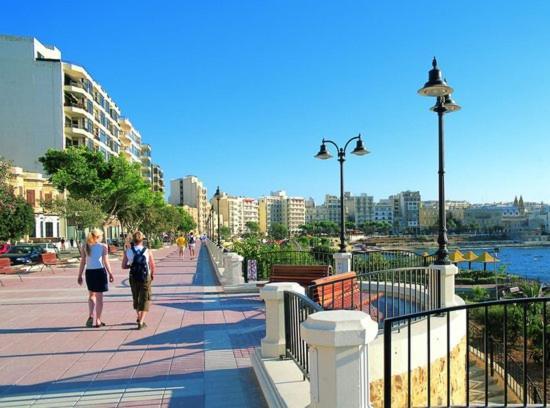 Marvellous 3Br Apartment In Central St Julians San Ġiljan Extérieur photo