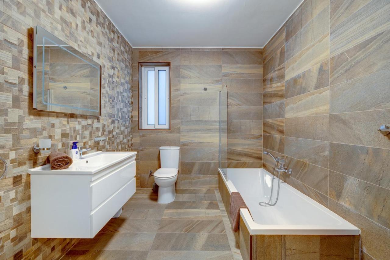 Marvellous 3Br Apartment In Central St Julians San Ġiljan Extérieur photo